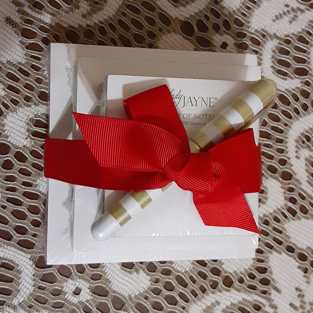 Lady Jayne Tower of Notes & Pen